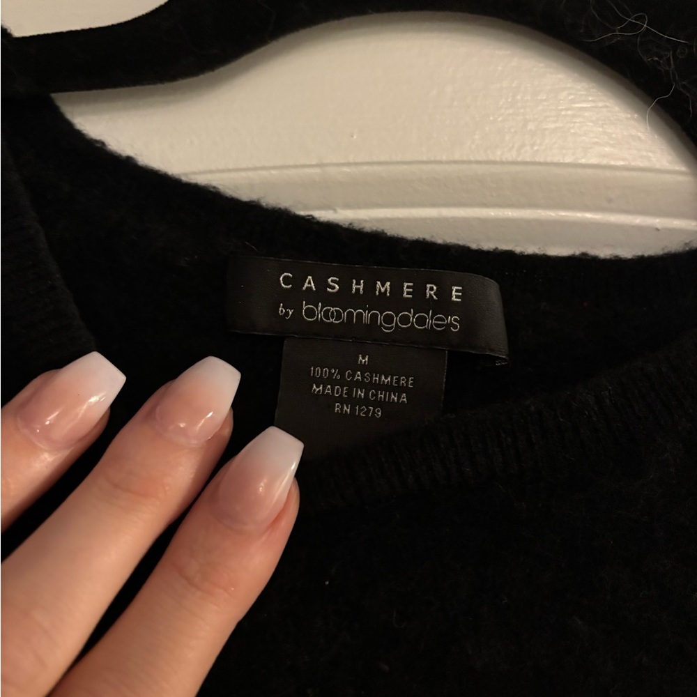 Bloomingdale's Elegant Black Cashmere Top